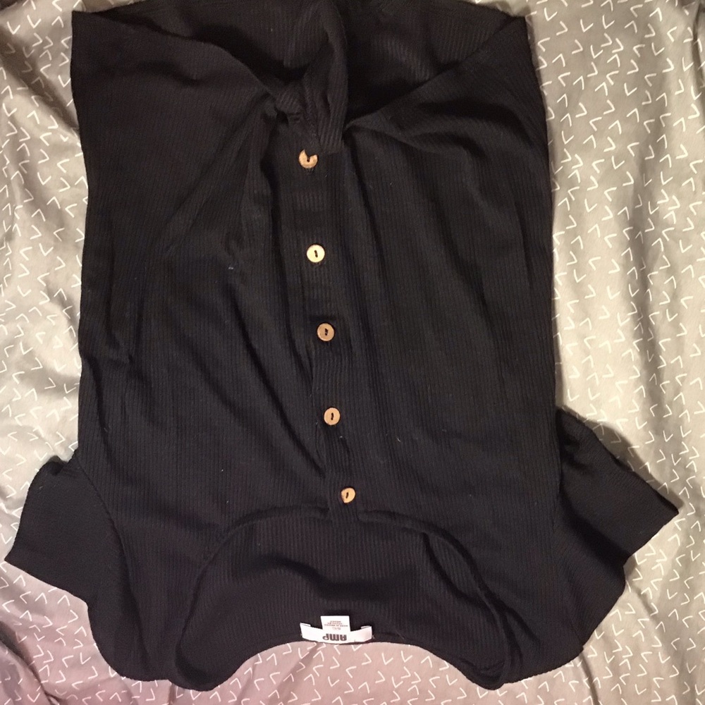 Black ribbed shirt with buttons and tie bottom